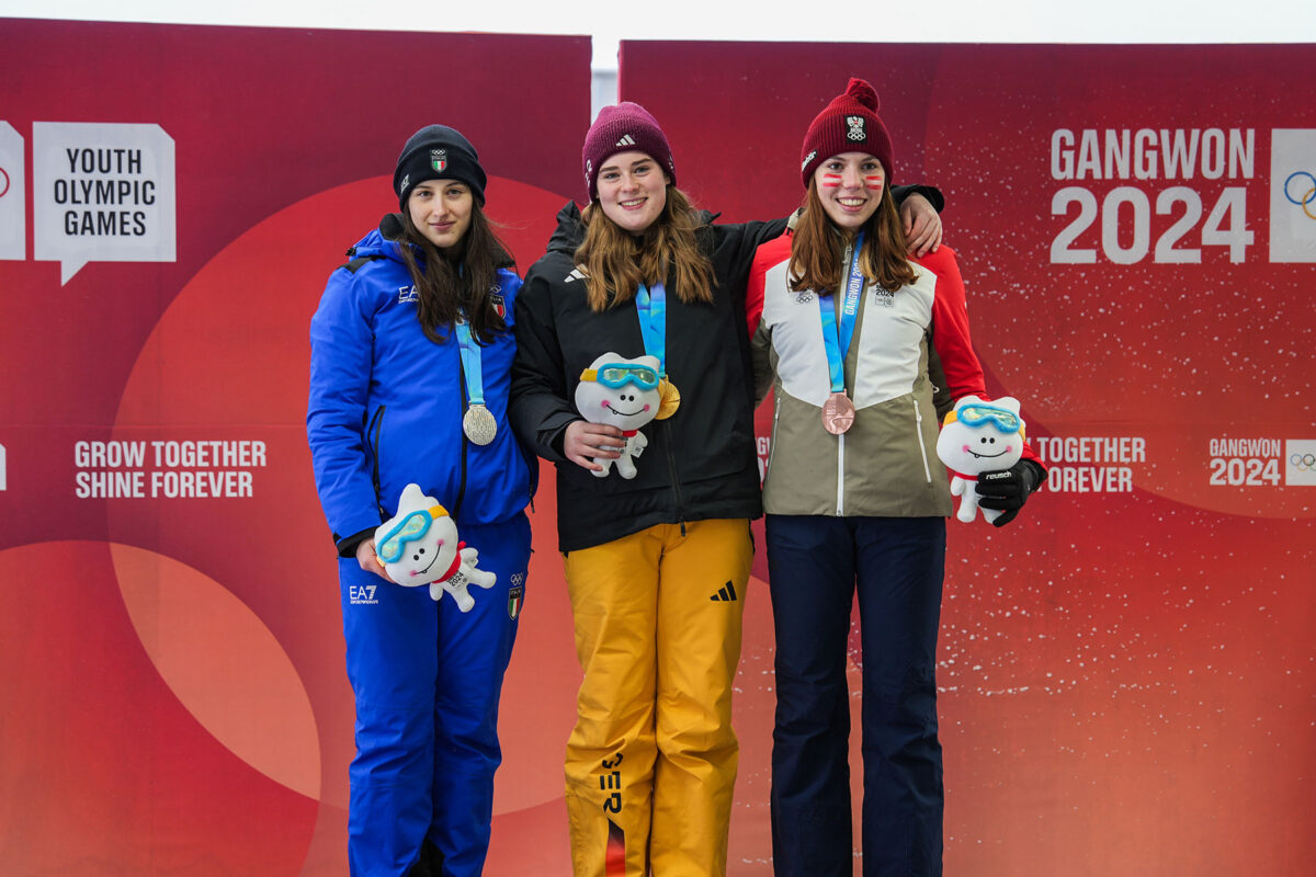 Youth Olympic Games 2024 Gangwon/Südkorea: Siegerpodest Rennrodeln: Antonia Pietschmann, Goldmedaille