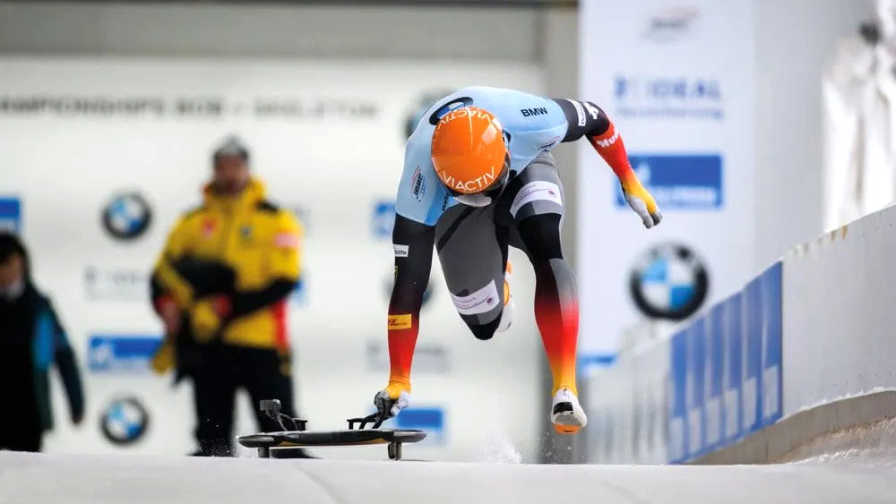 Skeleton: Christopher Grotheer beim Start (Quelle: www.oberhof.de/Allee der Olympiasieger und Weltmeister)